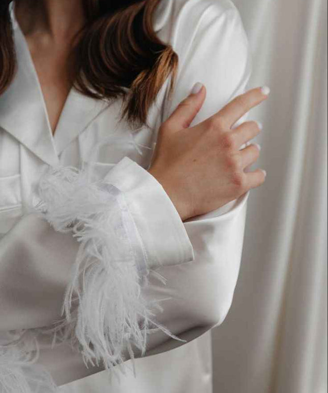 Pyjama satin brodé de plumes